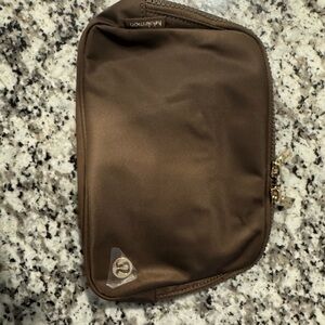 NWT lululemon Everywhere Belt Bag Brown